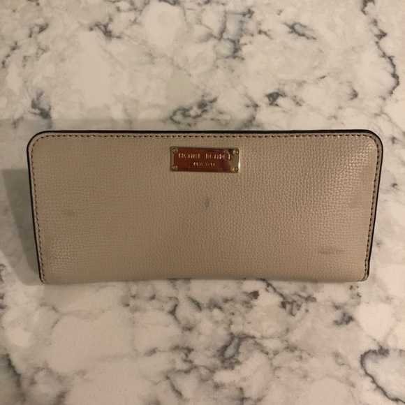 Henri Bendel clasp shut wallet - Picture 2 of 7